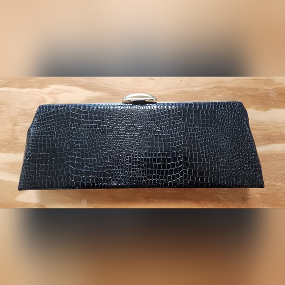 Vintage Faux Crocodile Clutch - Picture 6 of 9